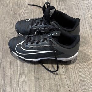 Nike Men's Black and White Athletic Shoes